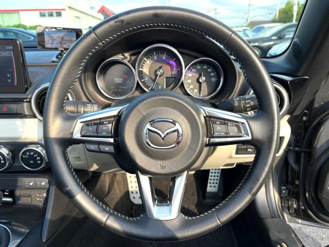 �y�����v�����X�e�A�����O�z�㎿�Ȋv���g�p���邱�ƂŁA��ɂ����������݂ƂĂ��^�]���₷���n���h���ł���