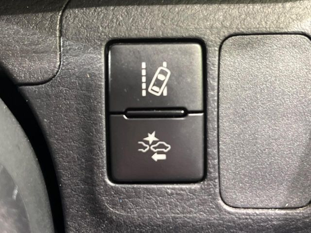 【トヨタセーフティセンス】走行中に前方の車両等を認識し、衝突しそうな時は警報とブレーキで衝突回避と被害軽減をアシスト。より安全にドライブをお楽しみいただけます。