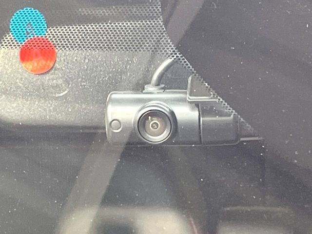 【ドライブレコーダー】安心・安全なカーライフに必須のドライブレコーダーを装備!走行中はもちろん、あおり運転や事故に遭遇した際の状況も映像で記録し、万一のリスクに備えます。