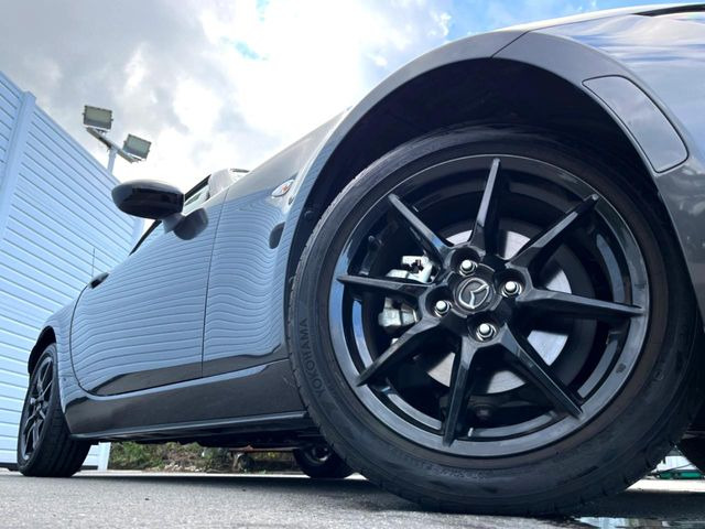 �y����16�C���`�A���~�z�C�[���z�O�ςɃ}�b�`���������A���~�z�C�[���𑕒����Ă���܂��B�e��ЊO�A���~�z�C�[����A�X�^�b�h���X�^�C�����戵�����Ă���܂��B���񂲑��k����������