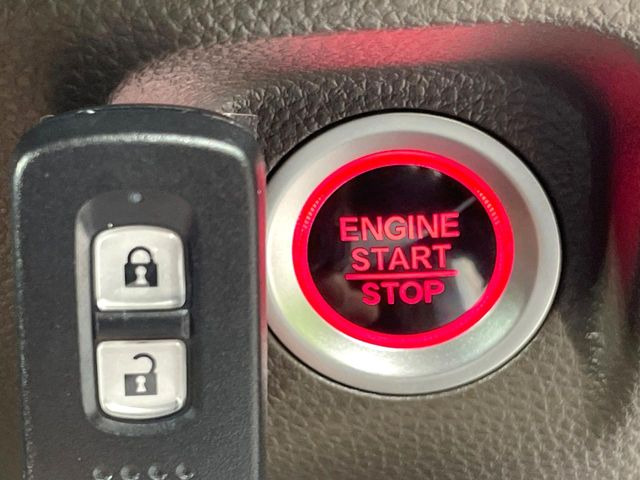 �yHonda�X�}�[�g�L�[�z�J�o����|�P�b�g�ɓ��ꂽ�܂܂ł��h�A�̎{���E�������\�ȃX�}�[�g�L�[�𑕔��B�G���W���̃I���E�I�t�����J�M�����o���K�v����������Ƃ��Ă��֗��ł���