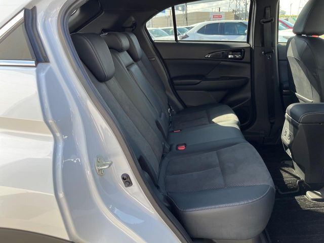 後部座席も気になるようなキズ・汚れやへたり等、大きなダメージはなく、良好な状態です。