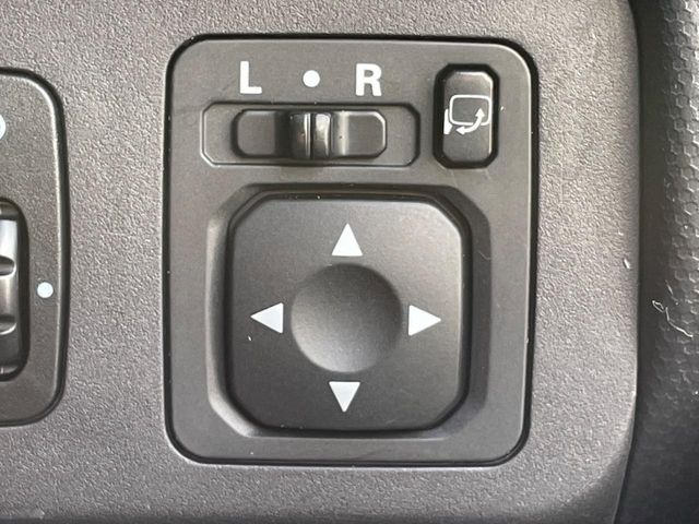 �y�d���i�[�~���[�z�T�C�h�~���[�͓d���i�[���ƂȂ��Ă���A�������ԏ�ł��L�Y�������X�N��}�����܂��B