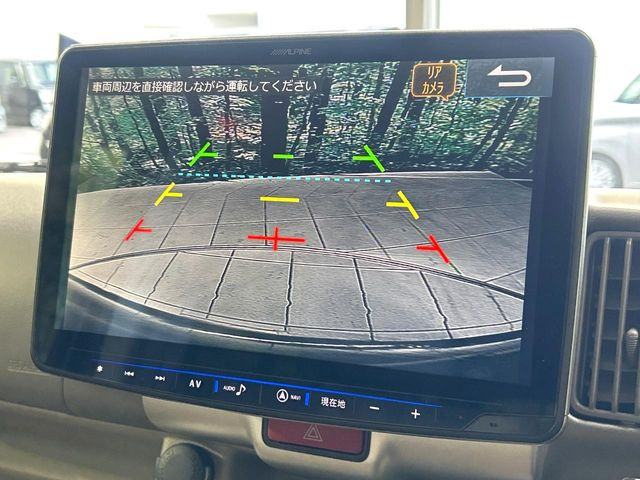 【バックカメラ】駐車時に後方がリアルタイム映像で確認できます。大型商業施設や立体駐車場での駐車時や、夜間のバック時に大活躍!運転スキルに関わらず、今や必須となった装備のひとつです!