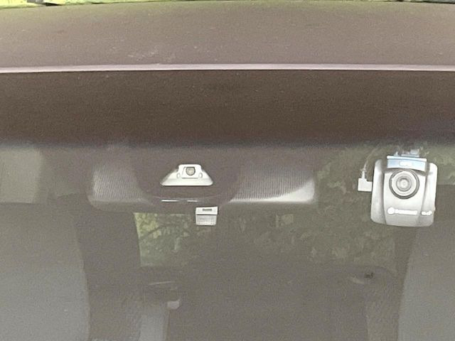 �y�z���_�Z���V���O�z���s���ɑO���̎ԗ�����F�����A�Փ˂������Ȏ��͌x��ƃu���[�L�ŏՓˉ���Ɣ�Q�y�����A�V�X�g�B�����S�Ƀh���C�u�����y���݂��������܂��B