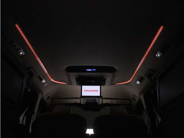 夜間に室内を照らしてくれるルームライトです