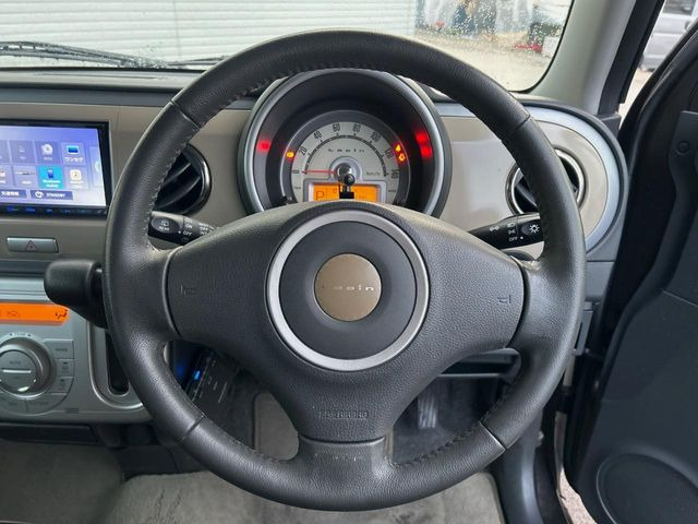 �y�����v�����X�e�A�����O�z�㎿�Ȋv���g�p���邱�ƂŁA��ɂ����������݂ƂĂ��^�]���₷���n���h���ł���