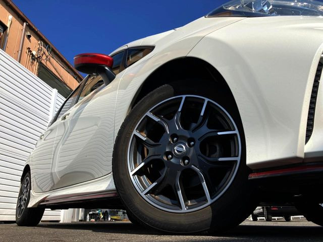 【純正16インチアルミホイール】外観にマッチした純正アルミホイールを装着しております。各種社外アルミホイールや、スタッドレスタイヤも取扱いしております。是非ご相談ください♪