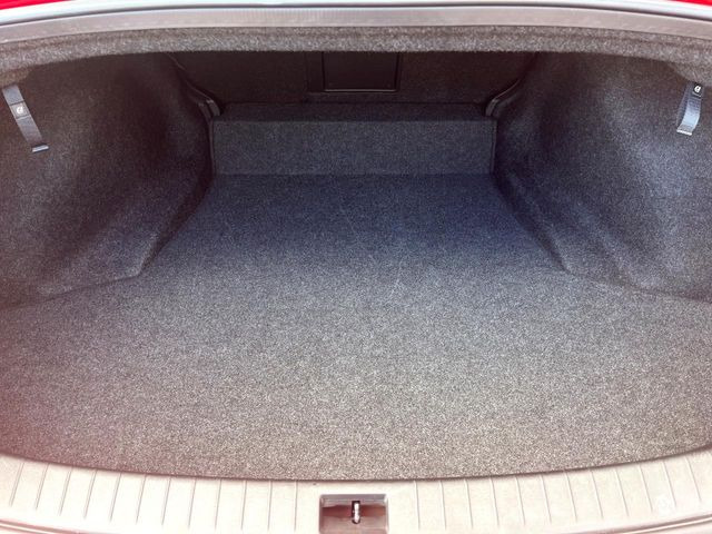 普段のお買い物や通勤、送迎等に十分な荷室スペースを確保しております。