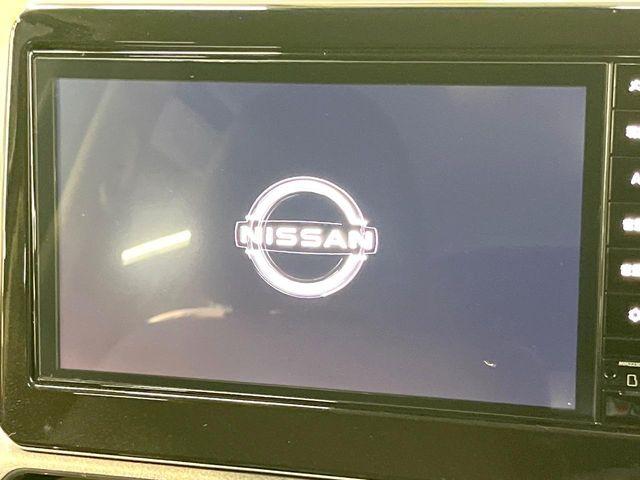 【純正ナビ】人気の純正ナビを装備。オーディオ機能も充実しており、Bluetooth接続すればお持ちのスマホやMP3プレイヤーの音楽を再生可能!毎日の運転がさらに楽しくなります!!