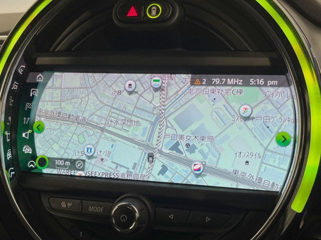 ●純正ナビ:一体感のあるナビは、高級感ある車内を演出してくれます。オーディオ機能も充実しておりますので、運転もより楽しめます♪