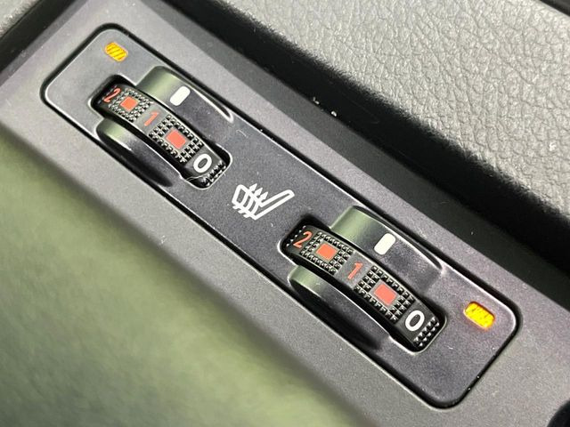 【前席シートヒーター】寒い日に重宝するシートヒーター!エアコンより早く温まってくれるので寒がりの人も安心ですね♪エアコンの温風は乾燥するから苦手、という方にもをおすすめです。