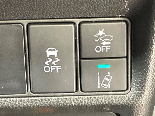 �y�z���_�Z���V���O�z���s���ɑO���̎ԗ�����F�����A�Փ˂������Ȏ��͌x��ƃu���[�L�ŏՓˉ���Ɣ�Q�y�����A�V�X�g�B�����S�Ƀh���C�u�����y���݂��������܂��B