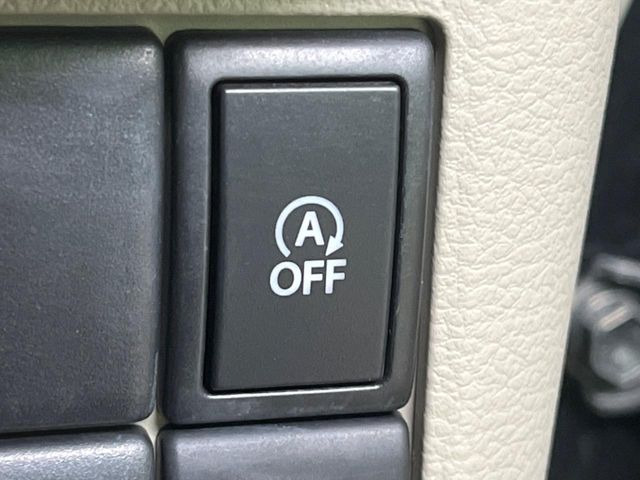 【アイドリングストップ】赤信号や渋滞で停車した際にエンジンを停止し、無駄な燃料の消費を抑えます。燃費向上や環境保護につなげる機能♪エンジンはブレーキを離せば再始動します。