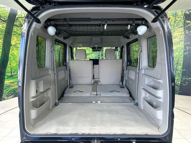 後席を格納すると、これだけの広さが!シーンに合わせたシートアレンジで、大きな荷物も積むことが出来ます♪