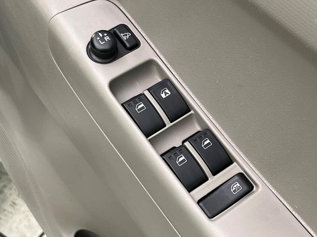 �y�d���i�[�~���[�z�T�C�h�~���[�͓d���i�[���ƂȂ��Ă���A�������ԏ�ł��L�Y�������X�N��}�����܂��B