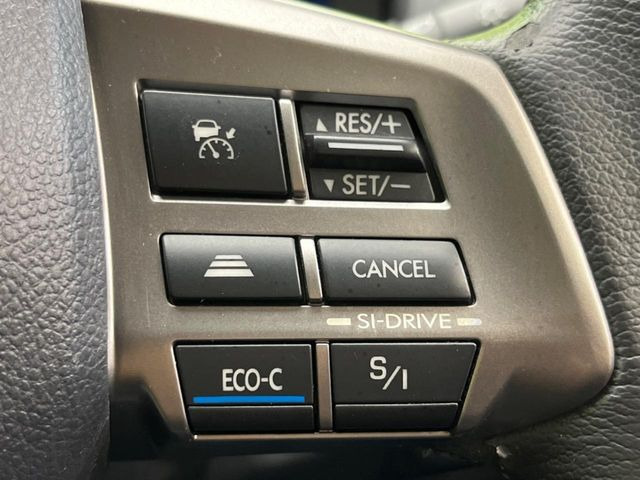 【全車速追従機能付クルーズコントロール】高速道路での長距離走行が楽に!!自動で速度を保つクルーズコントロールが、衝突軽減システムと連携し、前方の車両を感知して車間を保つように速度調節してくれます!!