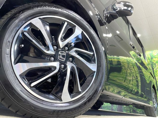 �y����17�C���`�A���~�z�C�[���z�O�ςɃ}�b�`���������A���~�z�C�[���𑕒����Ă���܂��B�e��ЊO�A���~�z�C�[����A�X�^�b�h���X�^�C�����戵�����Ă���܂��B���񂲑��k����������