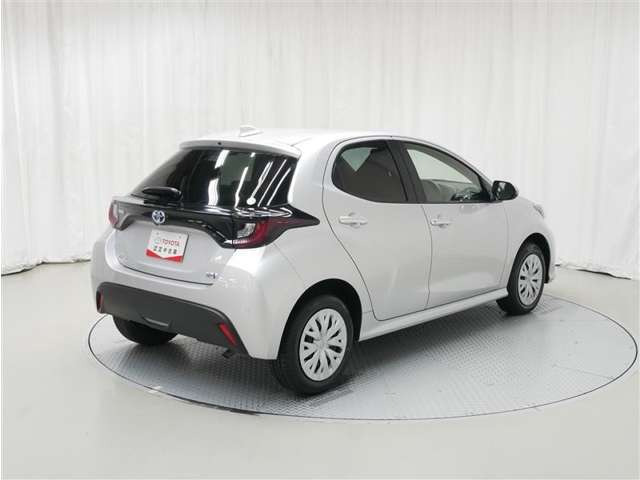 ヤリス1.5 ハイブリッド X E-Four 4WD