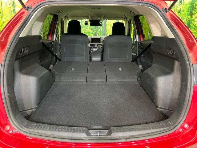 ���i�̂���������ʋ΁A���}���ɏ\���ȉ׎��X�y�[�X���m�ۂ��Ă���܂��B�Z�J���h�V�[�g��|���ƁA�傫�ȉו��̐ύڂ��\�ł���