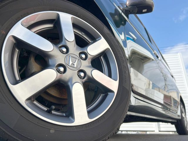 �y����14�C���`�A���~�z�C�[���z�O�ςɃ}�b�`���������A���~�z�C�[���𑕒����Ă���܂��B�e��ЊO�A���~�z�C�[����A�X�^�b�h���X�^�C�����戵�����Ă���܂��B���񂲑��k����������