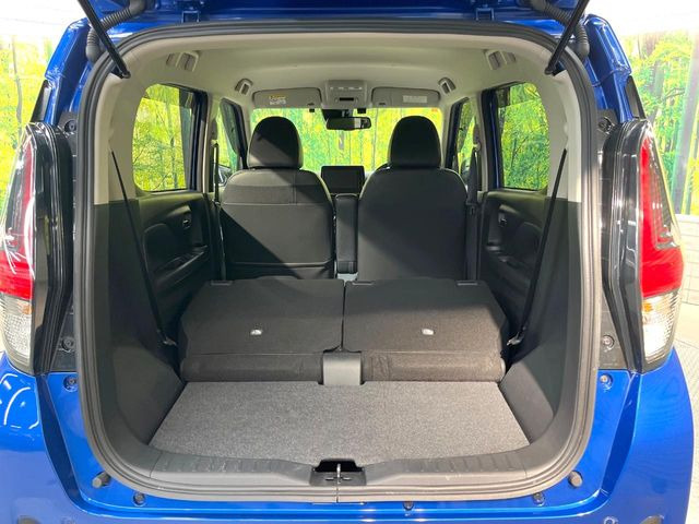 後席を格納すると、これだけの広さが!シーンに合わせたシートアレンジで、大きな荷物も積むことが出来ます♪