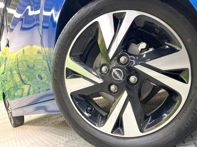 【純正15インチアルミホイール】外観にマッチした純正アルミホイールを装着しております。各種社外アルミホイールや、スタッドレスタイヤも取扱いしております。是非ご相談ください♪