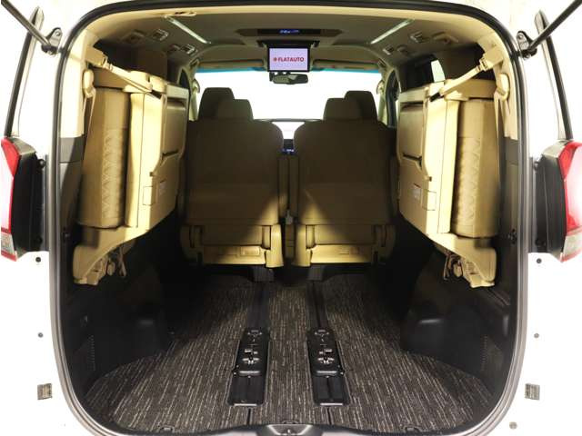 ミニバン最大級のスペース!ご家族、お友達とのキャンプやバーベキューほか、お仕事でも十分な容量が有ります!