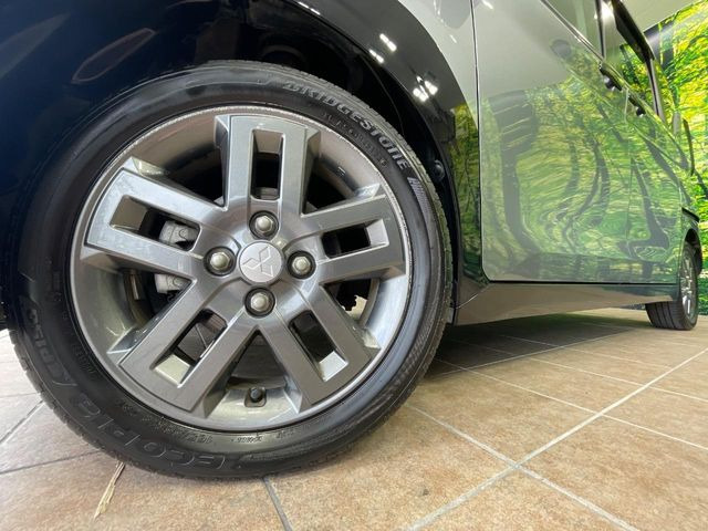 �y����15�C���`�A���~�z�C�[���z�O�ςɃ}�b�`���������A���~�z�C�[���𑕒����Ă���܂��B�e��ЊO�A���~�z�C�[����A�X�^�b�h���X�^�C�����戵�����Ă���܂��B���񂲑��k����������