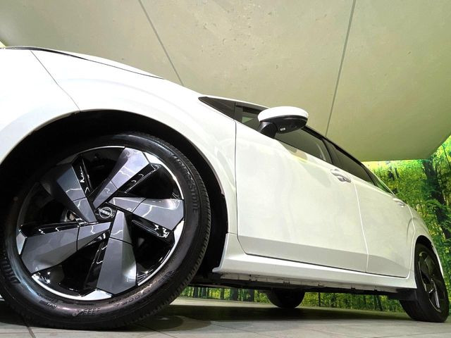 �y����17�C���`�A���~�z�C�[���z�O�ςɃ}�b�`���������A���~�z�C�[���𑕒����Ă���܂��B�e��ЊO�A���~�z�C�[����A�X�^�b�h���X�^�C�����戵�����Ă���܂��B���񂲑��k����������