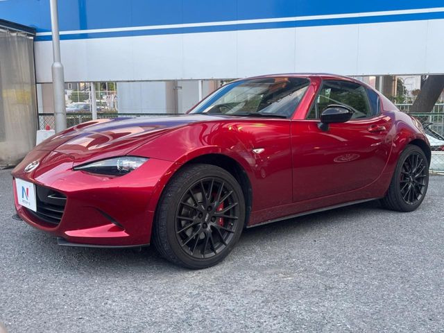 高透明度のガラス皮膜で撥水はもちろん、上質なツヤ・光沢を実現。紫外線や酸性雨から大切な愛車を保護し、色あせ・劣化を防止。「弾スプラッシュコート」、「弾プリミッサコート」からお選びいただけます。