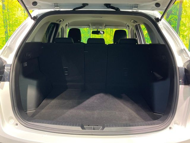 後席を格納すると、これだけの広さが!シーンに合わせたシートアレンジで、大きな荷物も積むことが出来ます♪