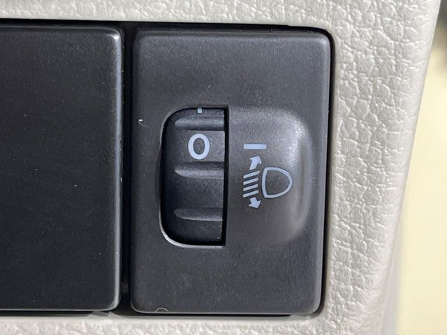 �y�w�b�h���C�g���x���C�U�[�z�ו����ɂ��Ԃ̎p�����ƃw�b�h���C�g��������ɂȂ��Ă��܂����Ɋ��􂵂܂��B���x���C�U�[�ɂ���āA������ƂȂ��Ă��܂������[�r�[���̏Ƃ炷�������������ɂ��܂��B