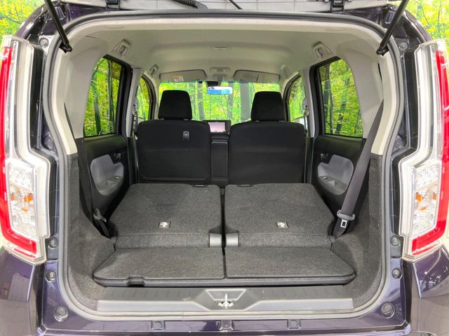 ���i�̂���������ʋ΁A���}���ɏ\���ȉ׎��X�y�[�X���m�ۂ��Ă���܂��B�Z�J���h�V�[�g��|���ƁA�傫�ȉו��̐ύڂ��\�ł���