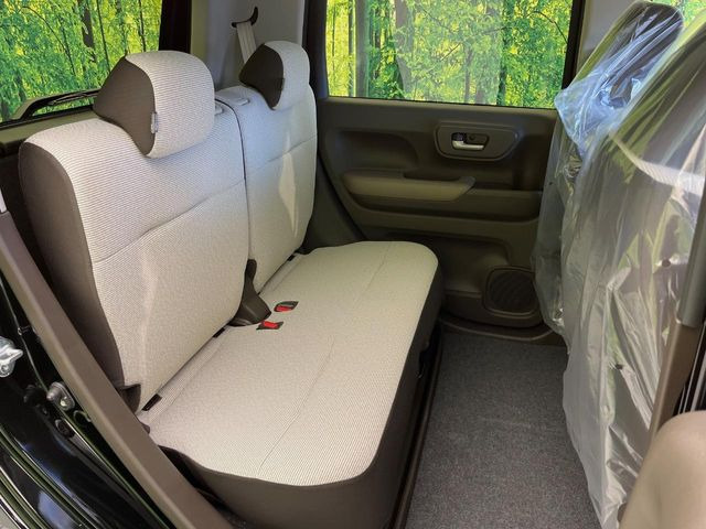 高品質なオリジナルフロアマットもオプションにてご用意しております。お好きなデザインやカラーをお車に合わせて選んでいただくことができます♪