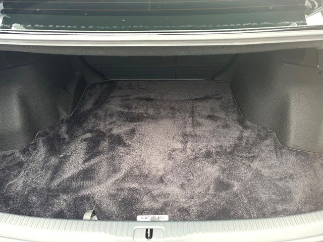 ���i�̂���������ʋ΁A���}���ɏ\���ȉ׎��X�y�[�X���m�ۂ��Ă���܂��B