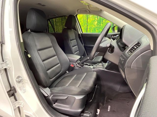 運転席シート廻りは使用感も少なく、良好な状態となっています。丁寧に使われていたことがよくわかりますね。