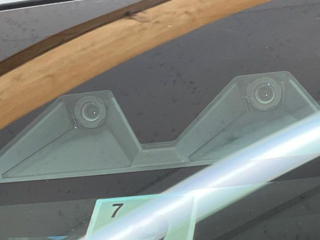 �y�X�}�[�g�A�V�X�g�z���s���ɑO���̎ԗ�����F�����A�Փ˂������Ȏ��͌x��ƃu���[�L�ŏՓˉ���Ɣ�Q�y�����A�V�X�g�B�����S�Ƀh���C�u�����y���݂��������܂��B