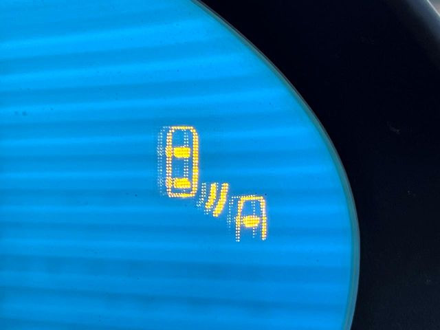 �y�u���C���h�X�|�b�g���j�^�����O�z���s���A�h�A�~���[�̎��p�ɂȂ�₷���ӏ��Ɍ㑱�Ԃ��ڋ߂���ƃT�C�h�~���[�t�߂Ɍx����\���A�h���C�o�[�ɒ��ӊ��N�����Ă���܂��B