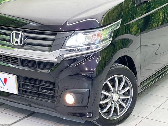 【HIDヘッドライト】非常に明るく前方を照らしてくれるので、悪天候や夜間の走行時も視界良好で安心してお乗りいただけます。