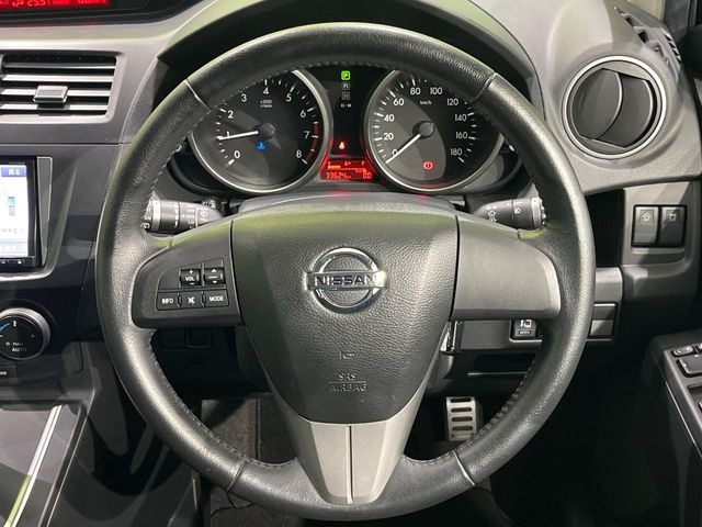 �y�����v�����X�e�A�����O�z�㎿�Ȋv���g�p���邱�ƂŁA��ɂ����������݂ƂĂ��^�]���₷���n���h���ł���