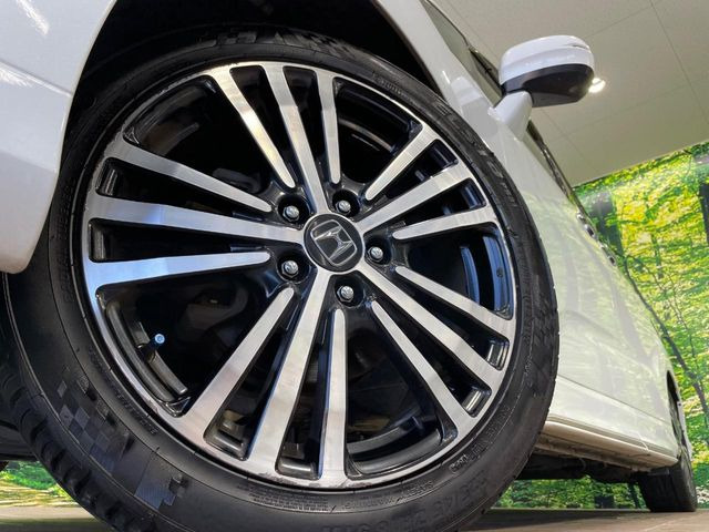 �y����18�C���`�A���~�z�C�[���z�O�ςɃ}�b�`���������A���~�z�C�[���𑕒����Ă���܂��B�e��ЊO�A���~�z�C�[����A�X�^�b�h���X�^�C�����戵�����Ă���܂��B���񂲑��k����������