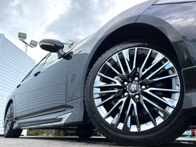 �y����18�C���`�A���~�z�C�[���z�O�ςɃ}�b�`���������A���~�z�C�[���𑕒����Ă���܂��B�e��ЊO�A���~�z�C�[����A�X�^�b�h���X�^�C�����戵�����Ă���܂��B���񂲑��k����������