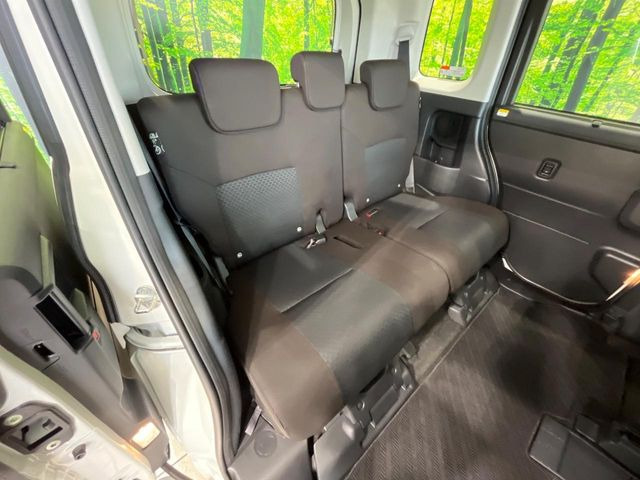 後部座席も気になるようなキズ・汚れやへたり等、大きなダメージはなく、良好な状態です。