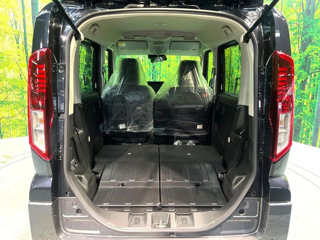 ���i�̂���������ʋ΁A���}���ɏ\���ȉ׎��X�y�[�X���m�ۂ��Ă���܂��B�Z�J���h�V�[�g��|���ƁA�傫�ȉו��̐ύڂ��\�ł���