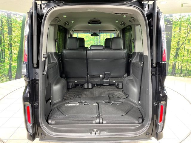 ���i�̂���������ʋ΁A���}���ɏ\���ȉ׎��X�y�[�X���m�ۂ��Ă���܂��B�Z�J���h�V�[�g��|���ƁA�傫�ȉו��̐ύڂ��\�ł���