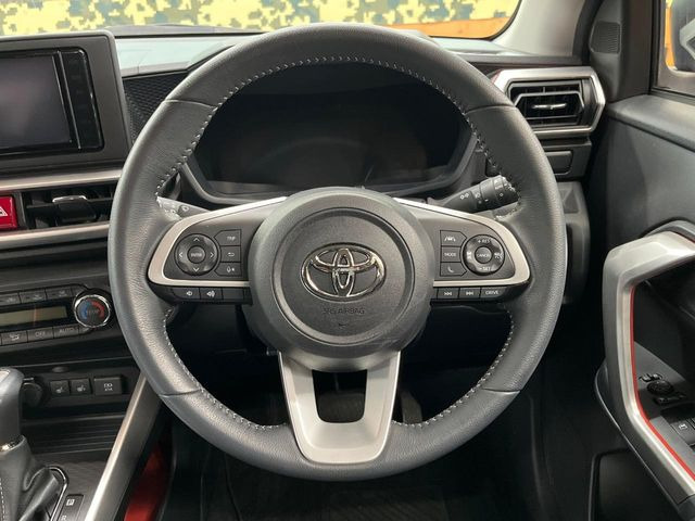 �y�����v�����X�e�A�����O�z�㎿�Ȋv���g�p���邱�ƂŁA��ɂ����������݂ƂĂ��^�]���₷���n���h���ł���