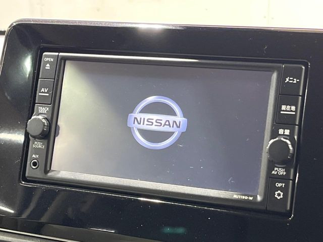 �y�����i�r�z�l�C�̏����i�r�𑕔����Ă���܂��B�i�r�̎g���₷���͂������A�I�[�f�B�I�@�\���[��!�L�����v�◷�s�͂������A�ʋ΂┃�����ȂǕ��i�̃h���C�u���y�����Ȃ�͂���