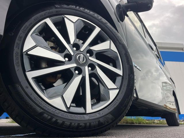 �y�����A���~�z�C�[���z�O�ςɃ}�b�`���������A���~�z�C�[���𑕒����Ă���܂��B�e��ЊO�A���~�z�C�[����A�X�^�b�h���X�^�C�����戵�����Ă���܂��B���񂲑��k����������