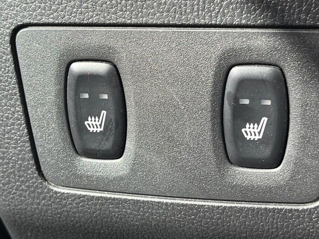 【シートヒーター】寒い日に重宝するシートヒーター!エアコンより早く温まってくれるので寒がりの人も安心ですね♪エアコンの温風は乾燥するから苦手、という方にもをおすすめです。